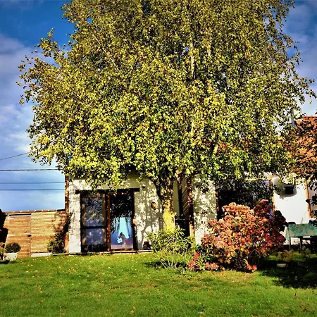 Casa vacanze Maison Jeanny, Full House With Big Garden