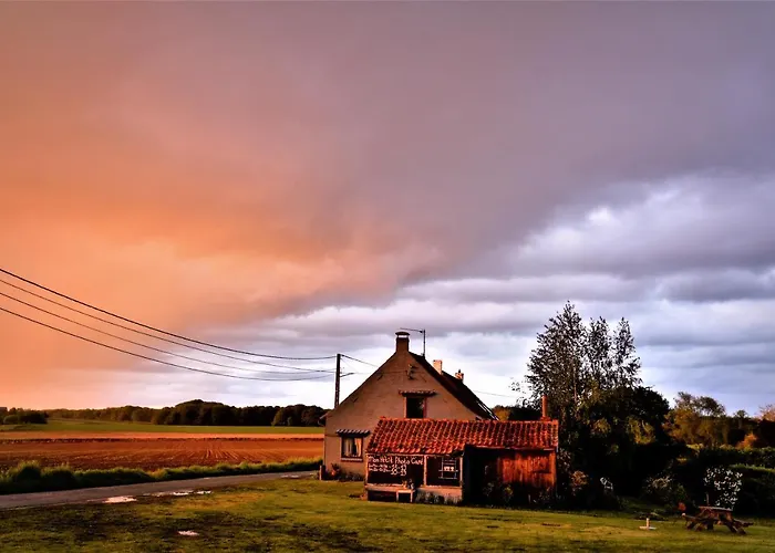 Maison Jeanny, Full House With Big Garden Hébergement de vacances *